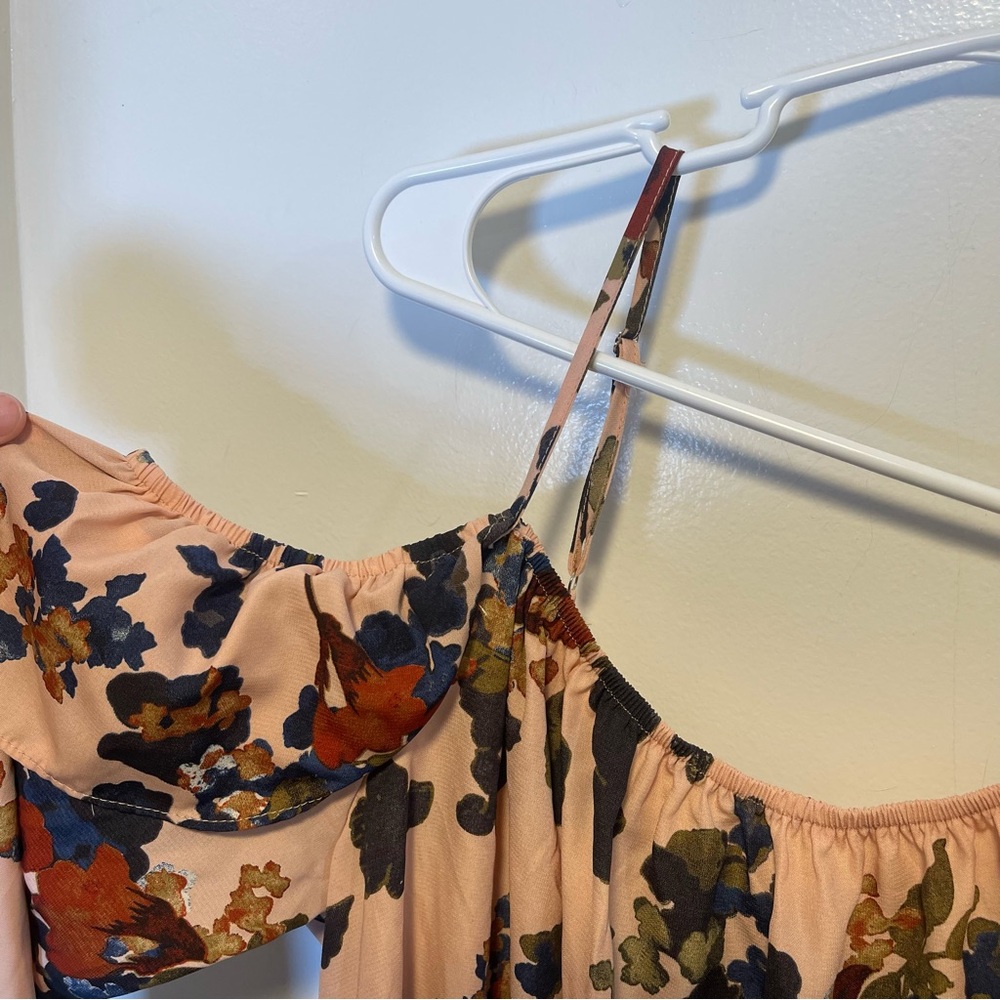 Gimmicks off the shoulder floral blouse women's size large - Picture 4 of 4